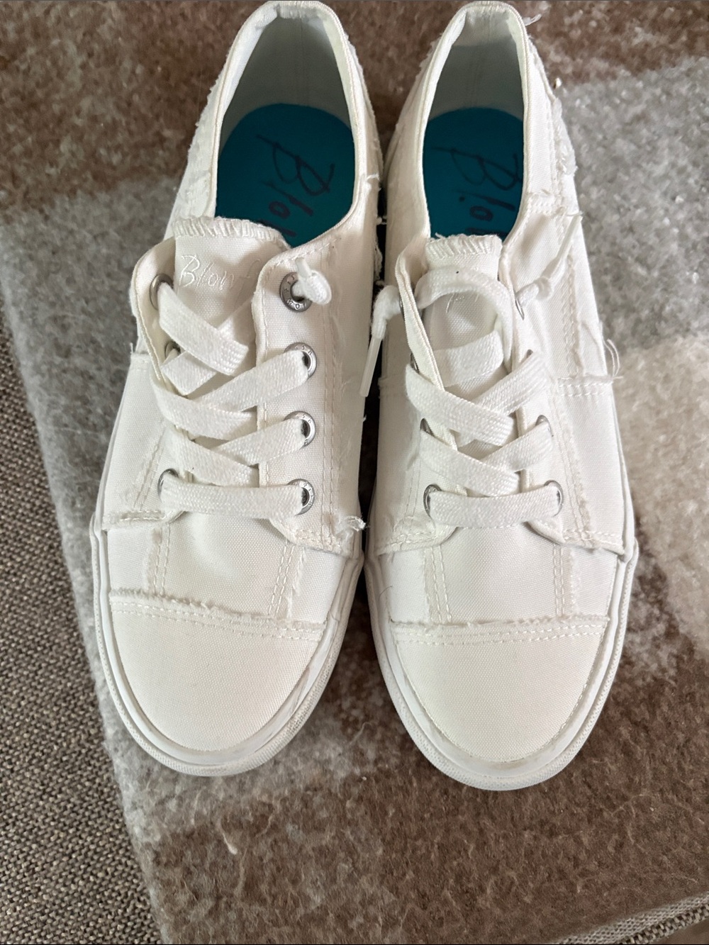 Blowfish White Canvas Women's Low-Top Sneakers clean worn once - Picture 2 of 7